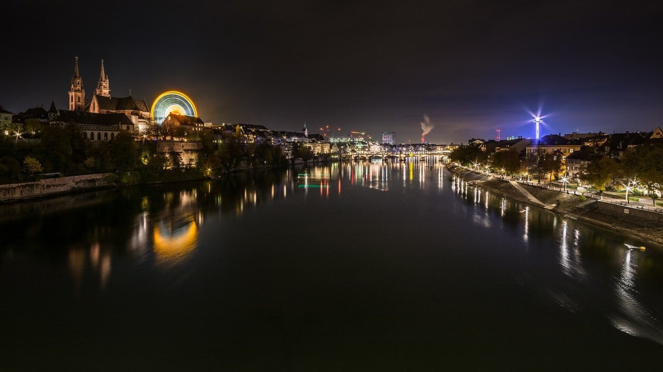 Basler Herbstmesse 2026 – Riesenrad und Basler Münster bei Nacht
