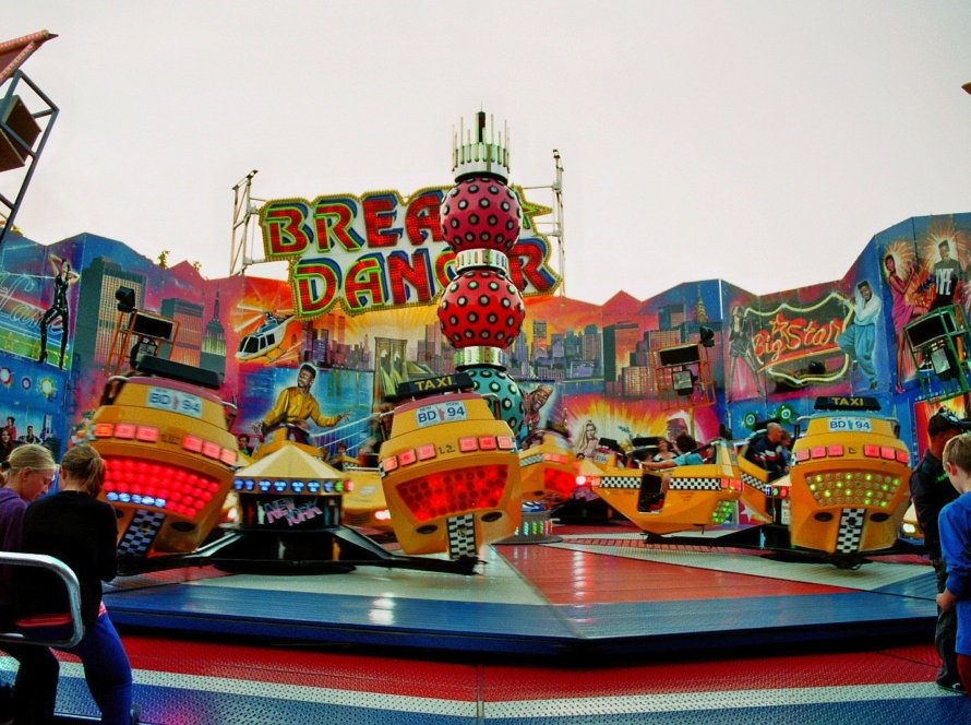 Ibbenbürener Großkirmes 2026 – Fahrgeschäft in der Innenstadt