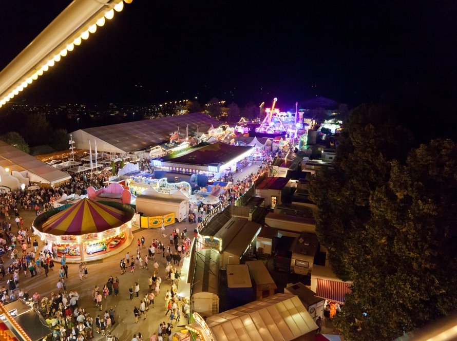 Erdinger Herbstfest 2026 mit Festzelt und Fahrgeschäften