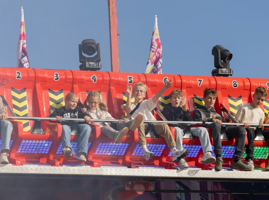 Kermis Weert 2026 – Fahrgeschäfte und Kirmeslichter in der Innenstadt