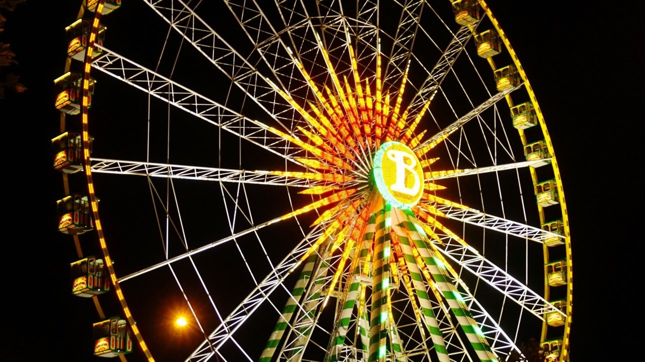 Schueberfouer 2026 – beleuchtetes Riesenrad in Luxemburg