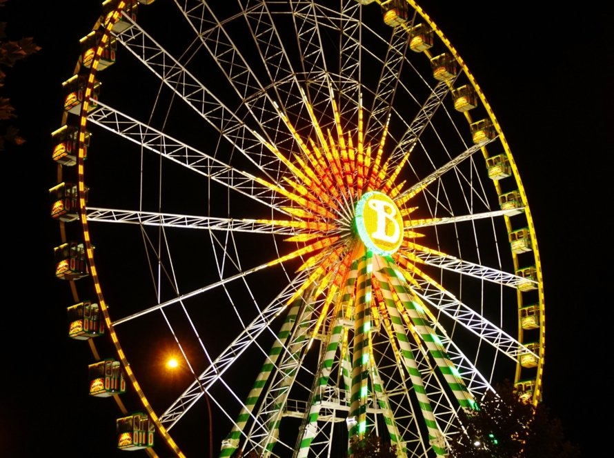Schueberfouer 2026 – beleuchtetes Riesenrad in Luxemburg