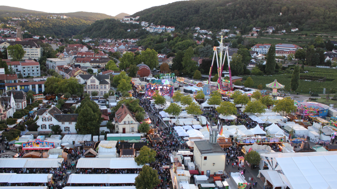 Bad Dürkheimer Wurstmarkt 2026 mit Weinständen und Fahrgeschäften