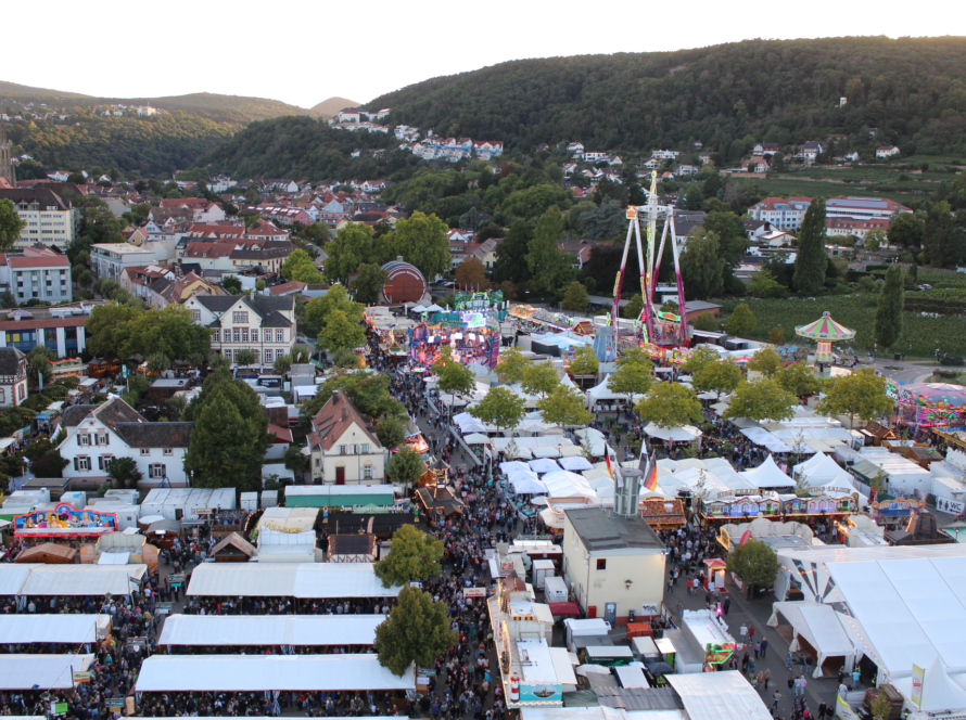 Bad Dürkheimer Wurstmarkt 2026 mit Weinständen und Fahrgeschäften