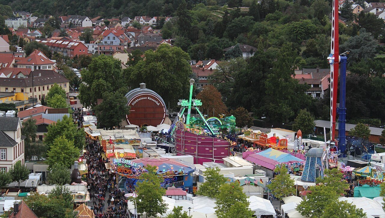 Dürkheimer Wurstmarkt 2027 mit Riesenfass und Volksfestplatz
