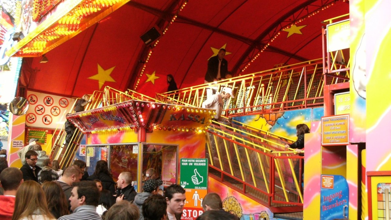 Foire de Liège 2026 – Fahrgeschäfte auf dem Boulevard d’Avroy
