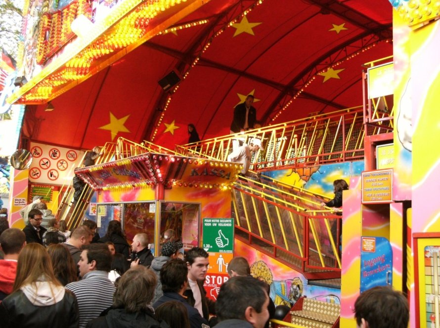 Foire de Liège 2026 – Fahrgeschäfte auf dem Boulevard d’Avroy
