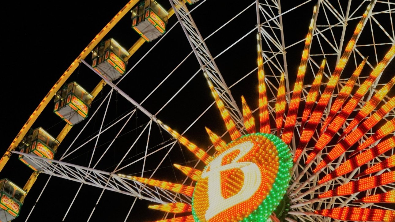Schueberfouer 2027 – beleuchtetes Riesenrad Bellevue in Luxemburg