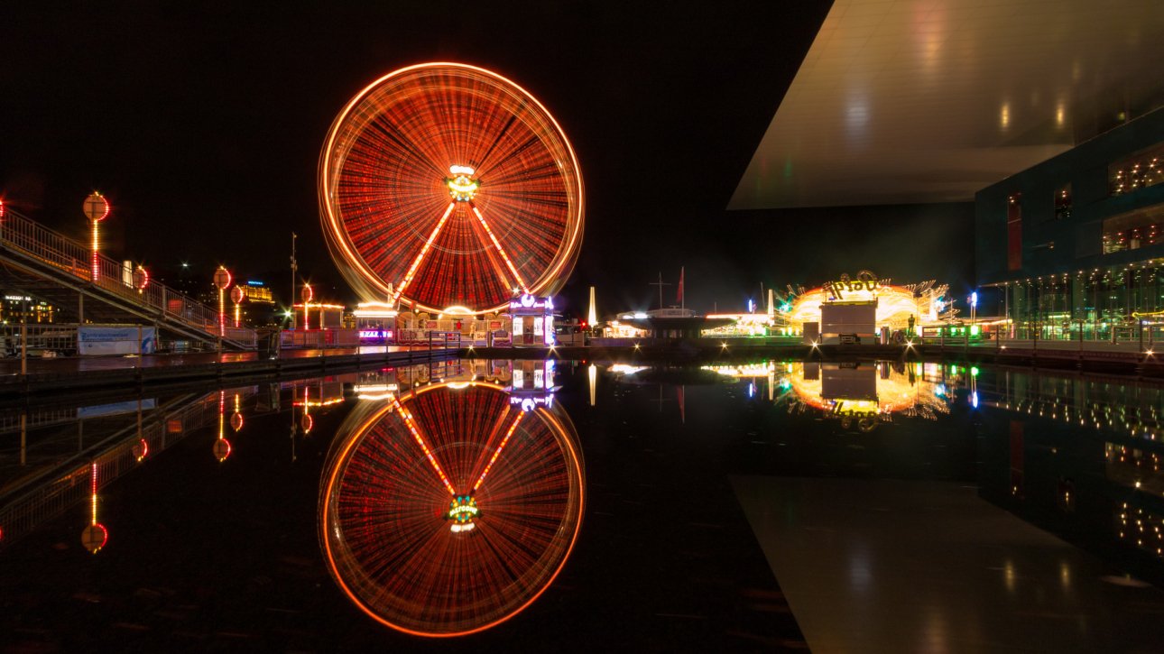 Lozärner Määs 2026 – beleuchtete Fahrgeschäfte der Luzerner Herbstmesse