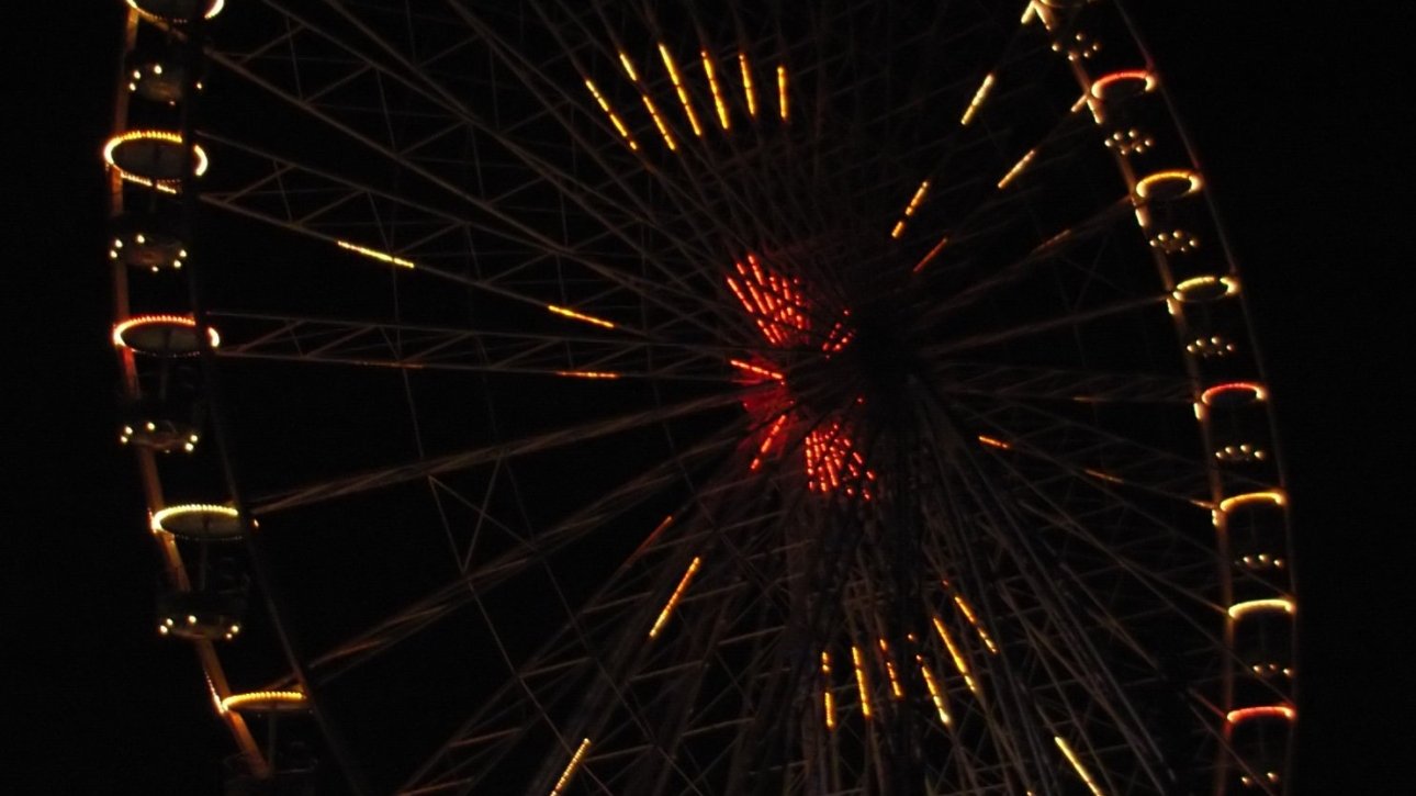 Libori 2027 – beleuchtetes Riesenrad auf der Kirmes in Paderborn