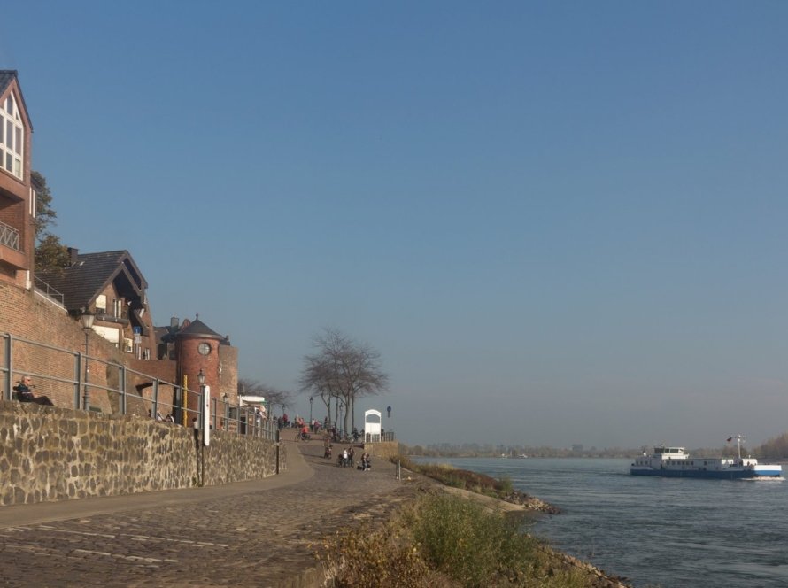 Reeser Kirmes 2026 – Rheinpromenade nahe der historischen Innenstadt