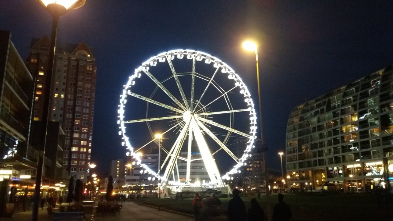 Najaarskermis Rotterdam 2026 – beleuchtetes Riesenrad in Rotterdam