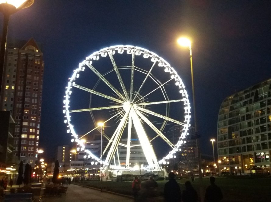 Najaarskermis Rotterdam 2026 – beleuchtetes Riesenrad in Rotterdam