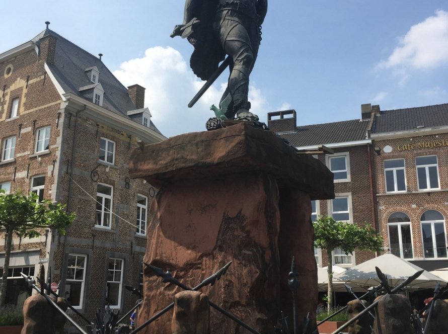 Septemberkermis Tongeren 2026 – Grote Markt mit Ambiorix und Basilika