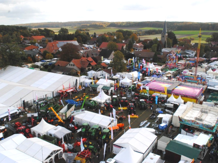 Brockumer Großmarkt 2026 mit Festzelten und Fahrgeschäften aus der Luft