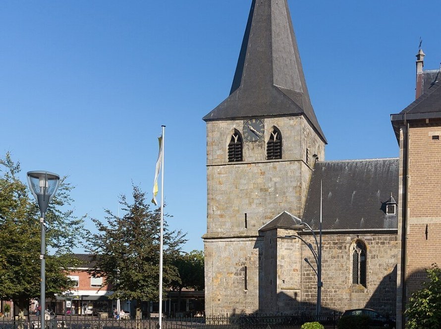 Najaarskermis Denekamp 2026 – Standortmotiv der Sint-Nicolaaskerk