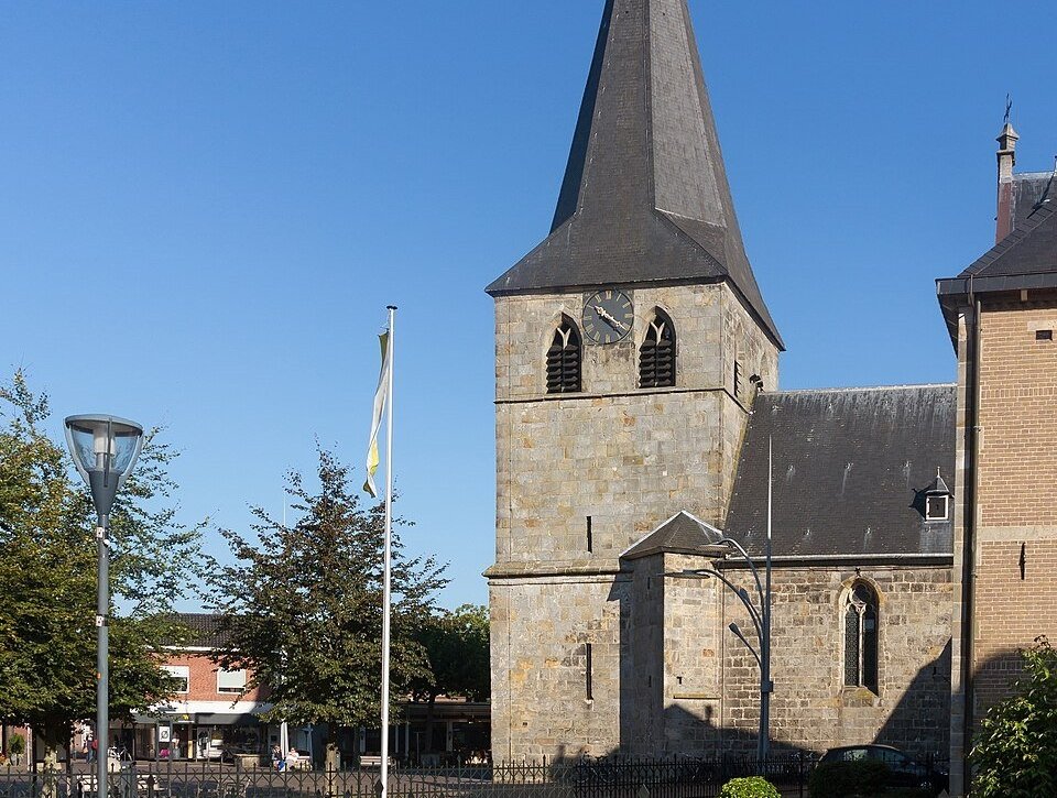 Najaarskermis Denekamp 2026 – Standortmotiv der Sint-Nicolaaskerk