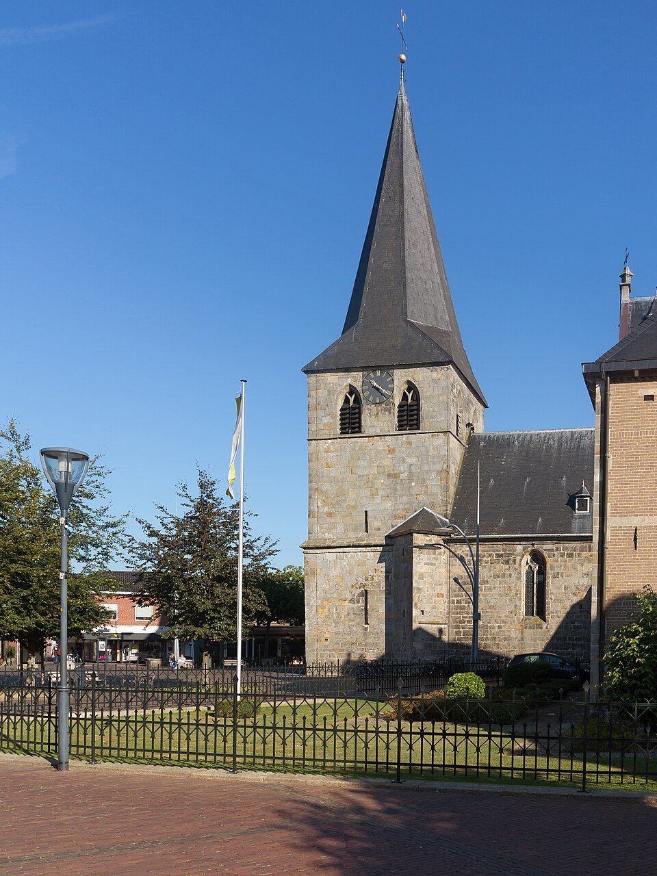 Najaarskermis Denekamp 2026 – Standortmotiv der Sint-Nicolaaskerk
