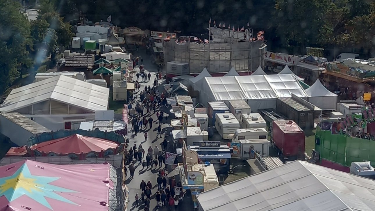 Diepholzer Großmarkt 2026 – Blick vom Riesenrad auf den Festplatz