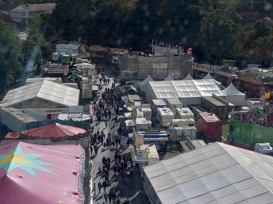 Diepholzer Großmarkt 2026 – Blick vom Riesenrad auf den Festplatz