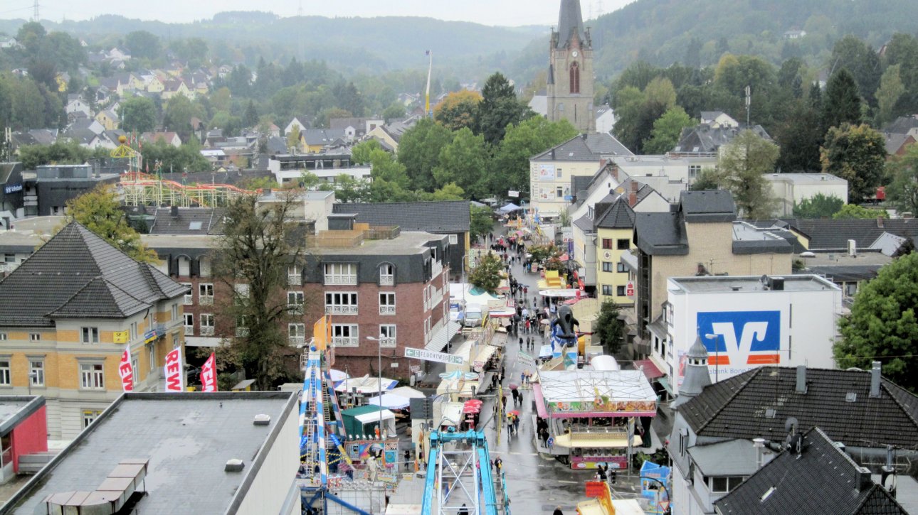 Kermis Gastel 2026 – Symbolfoto mit Fahrgeschäften