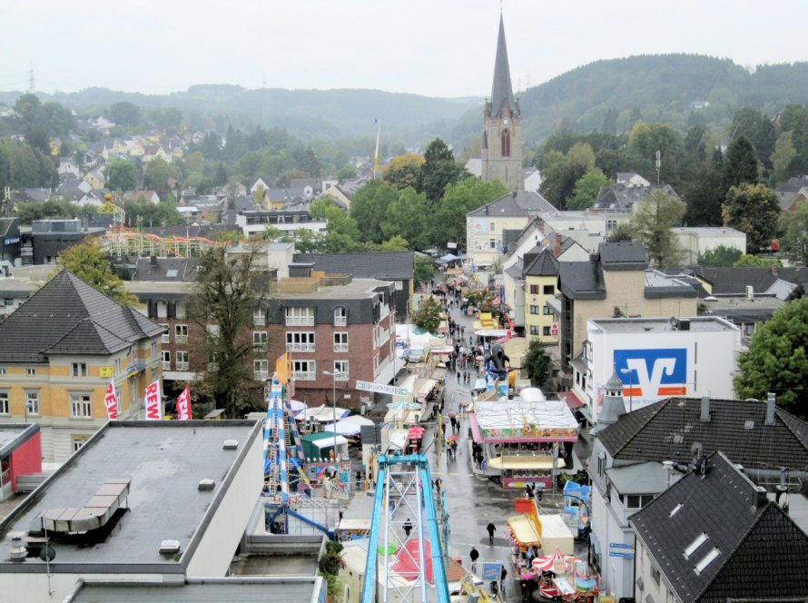 Kermis Gastel 2026 – Symbolfoto mit Fahrgeschäften
