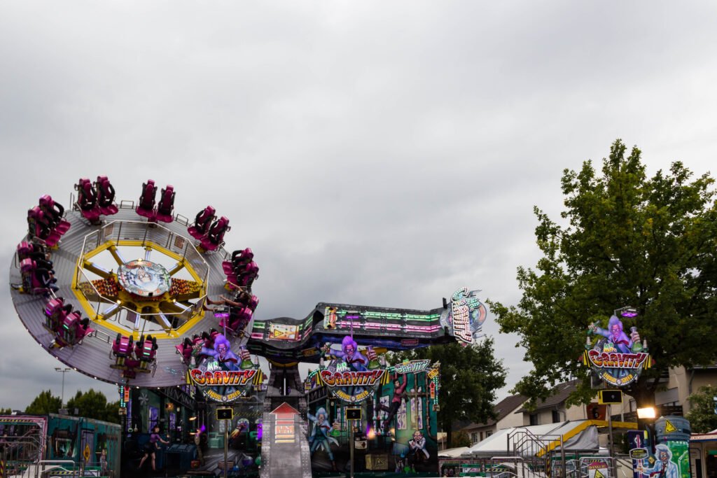 Mr. Gravity auf Pützchens Markt 2018 Mr. Gravity von Oberschelp: geneigte Drehscheibe auf Pützchens Markt 2018