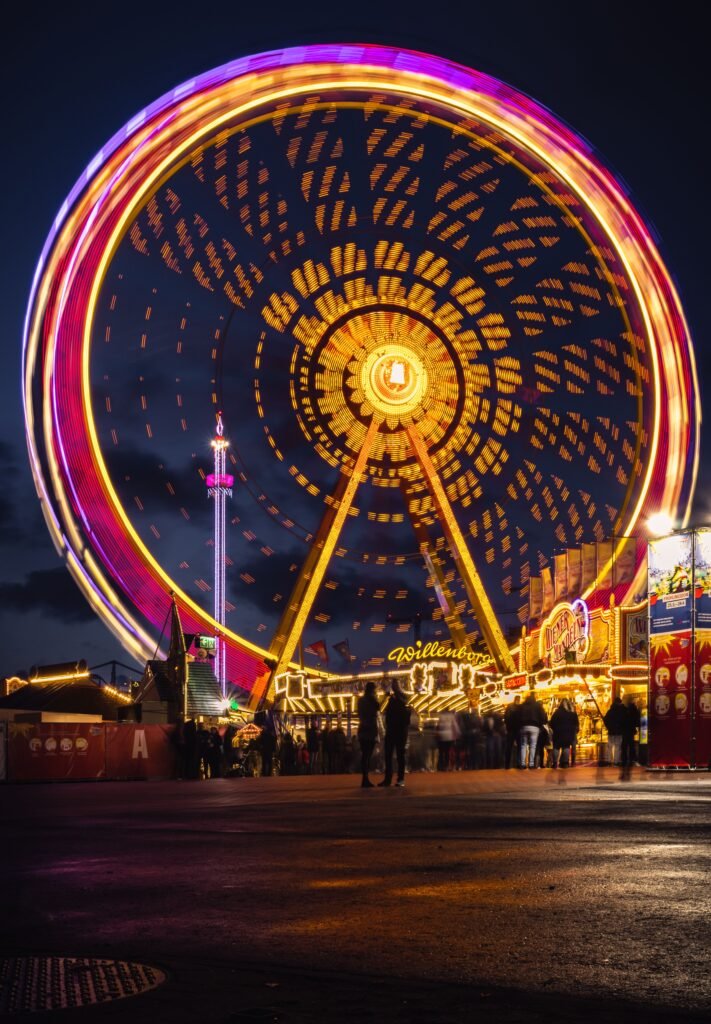 Hamburger Dom Riesenrad Beleuchtetes Riesenrad auf dem Hamburger Dom am Abend