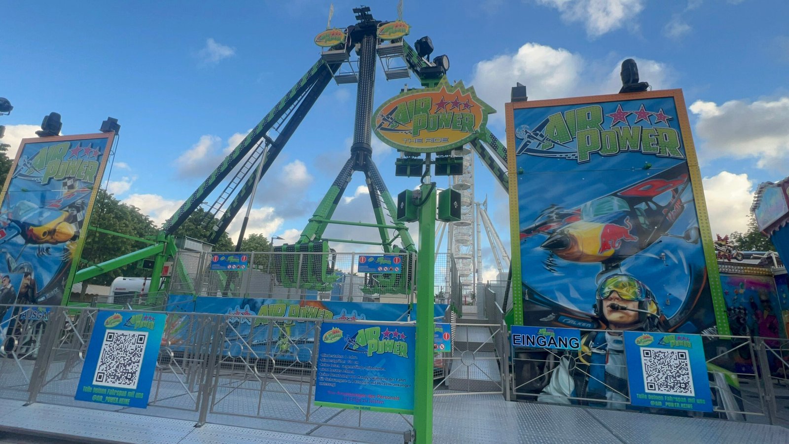 Air Power – Heine, Cuxhaven 2025 (Archivfoto) Air Power von Heine – schwarz-grünes Pendelfahrgeschäft auf dem Festplatz
