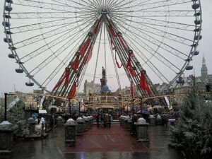 Weihnachtsmarkt Lille – großes Riesenrad auf der Grand-Place