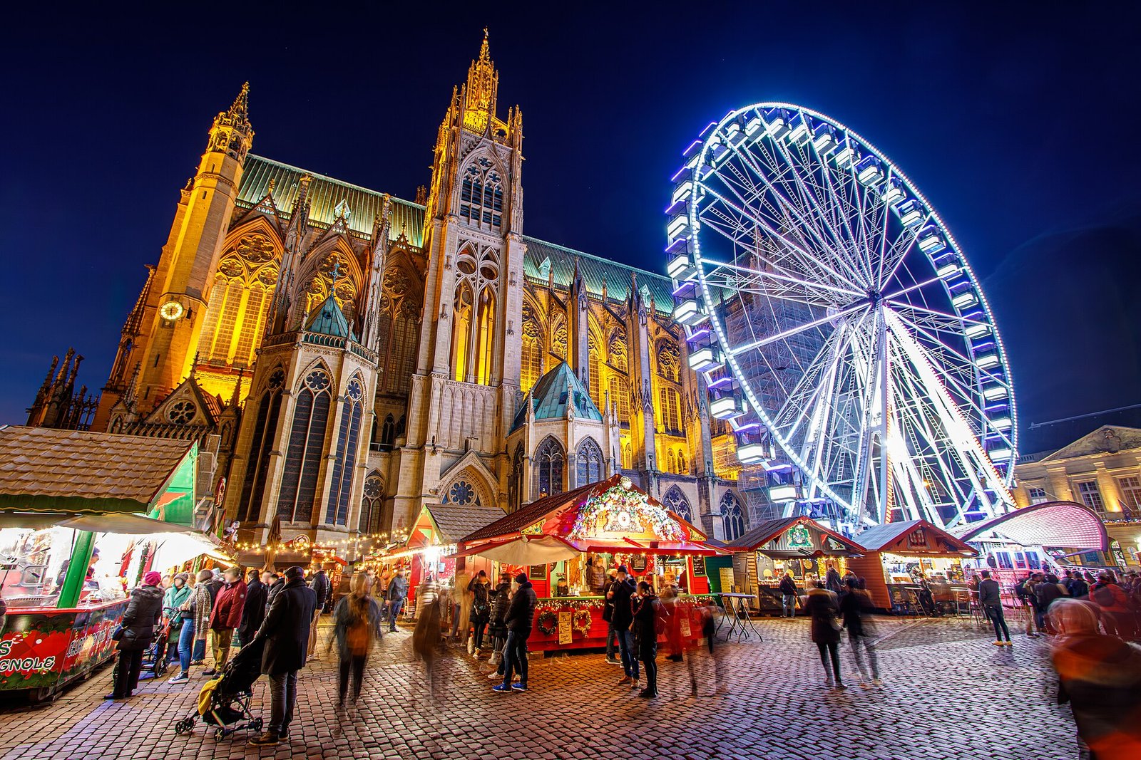 Weihnachtsmarkt Metz – beleuchtetes Riesenrad und Markt auf der Place d'Armes
