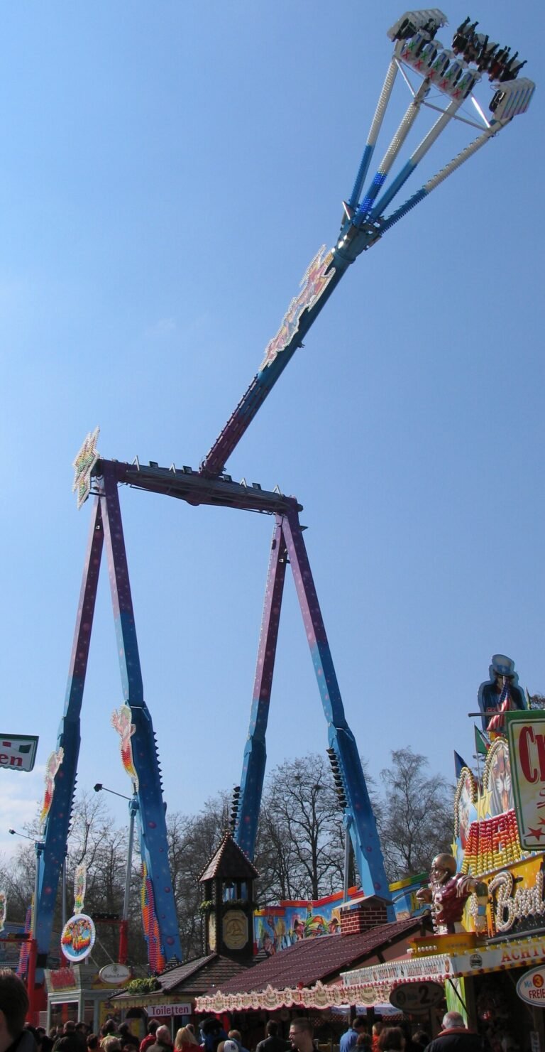 Palmkirmes Recklinghausen – Fahrgeschäft XXL Palmkirmes Recklinghausen – Hochfahrgeschäft XXL
