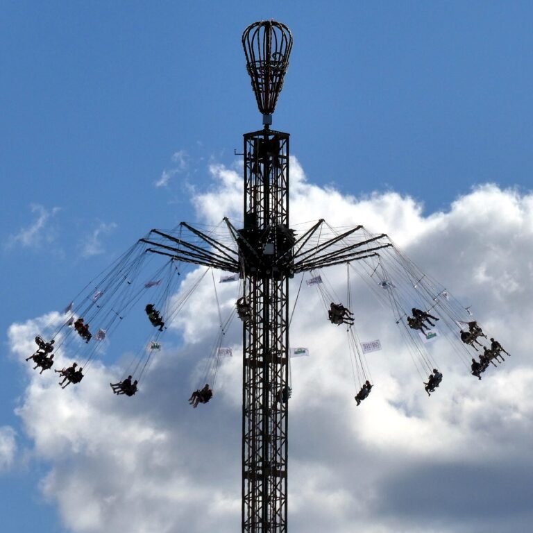 SkyFall – Goetzke: Freifallturm auf dem Oktoberfest 2022